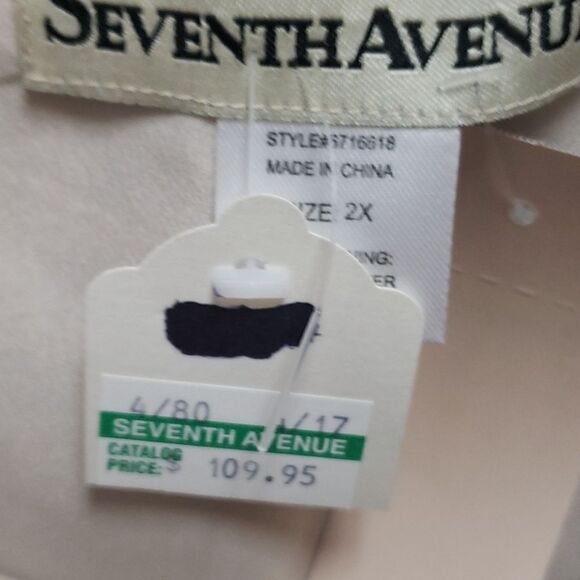 Seventh Ave top - Picture 2 of 3